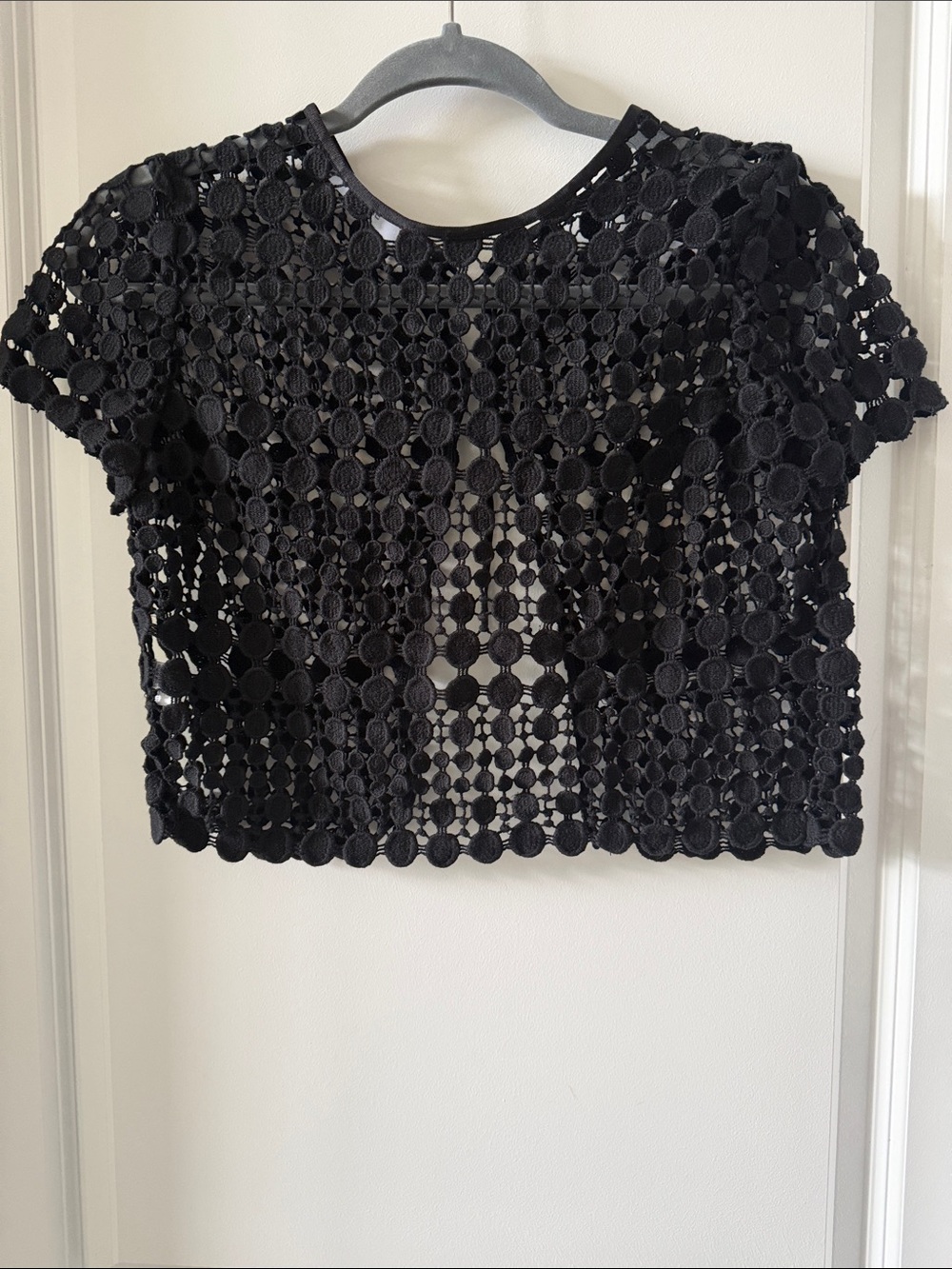 Per Se Black Crochet Circle-Pattern Crop Top